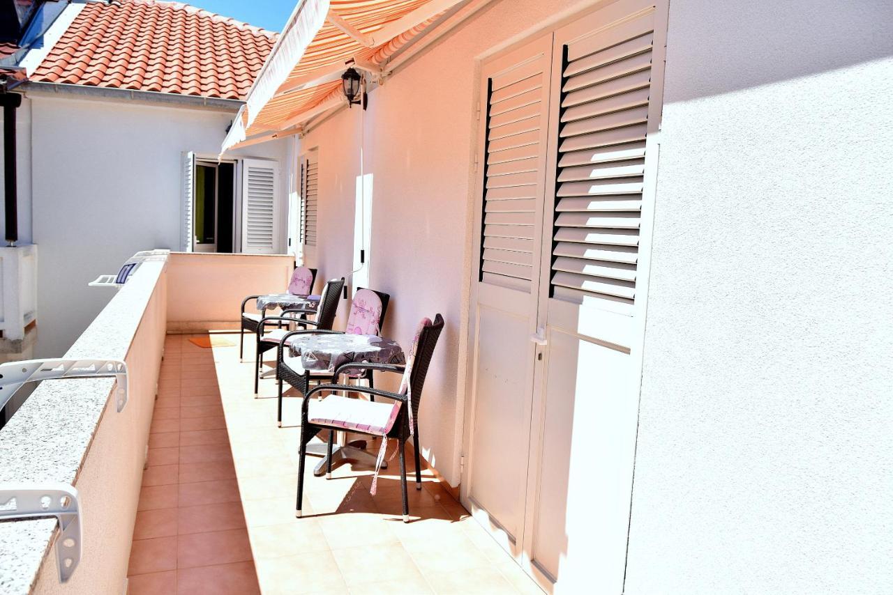 Rooms Vilma Close To Rab City Palit Εξωτερικό φωτογραφία